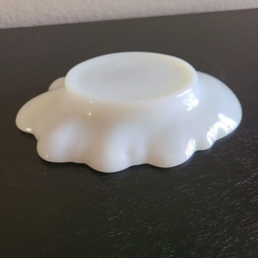 Vintage Avon Milk Glass Angel Cherub Shell Dish Soap Trinket Tray Vanity Decor